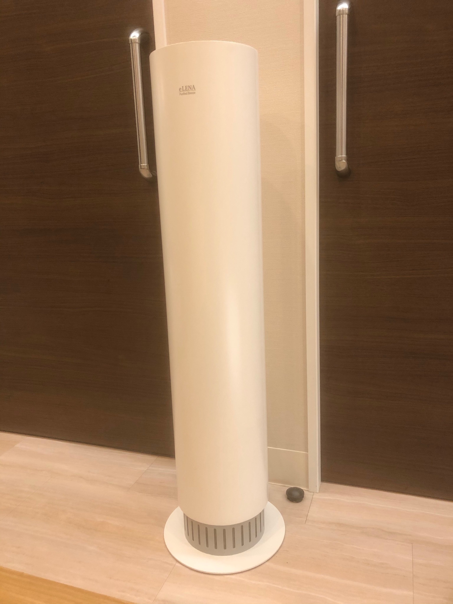 待合室に新しい空気除菌装置を置きました。 - 福岡天神内視鏡