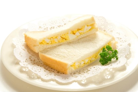 ・卵またはハムの 　サンドイッチ