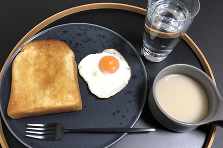 トースト＋蜂蜜、目玉焼き、じゃがいものポタージュスープ