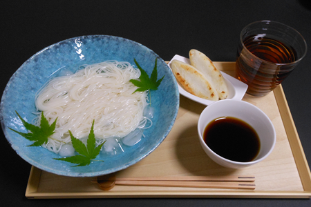 冷やしそうめん＋めんつゆ、笹かま焼き